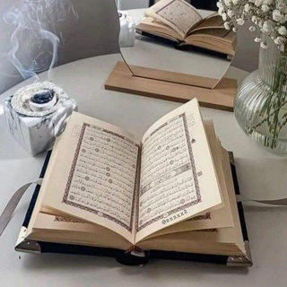آيَاتٍ بَيِّنَاتٍ ۖ